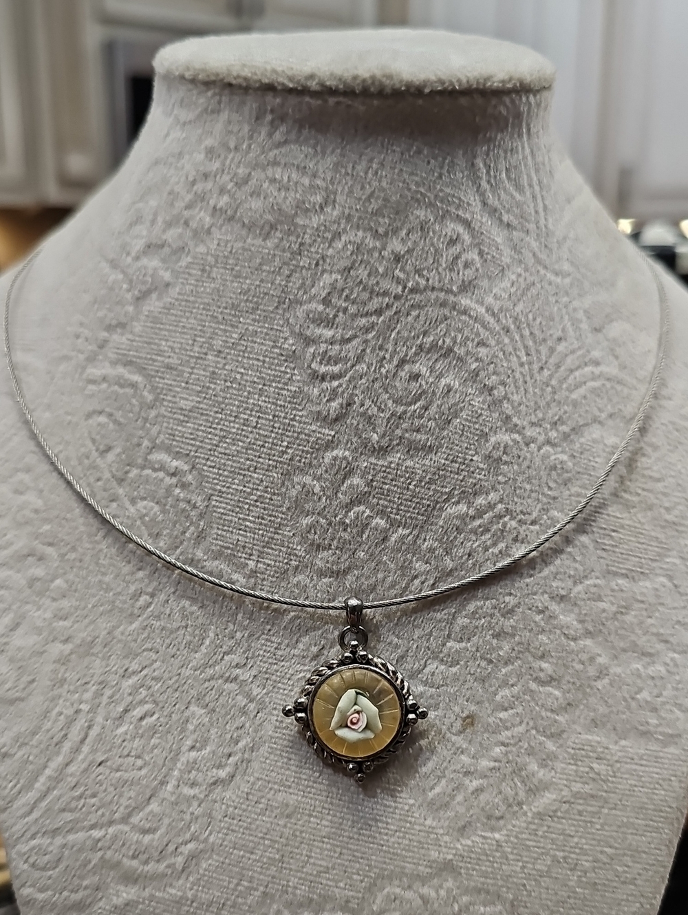 Silver-Tone Floral Cameo Pendant Necklace - Cream and Pink